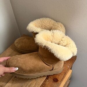 Cozy Tan Ugg bow Boots